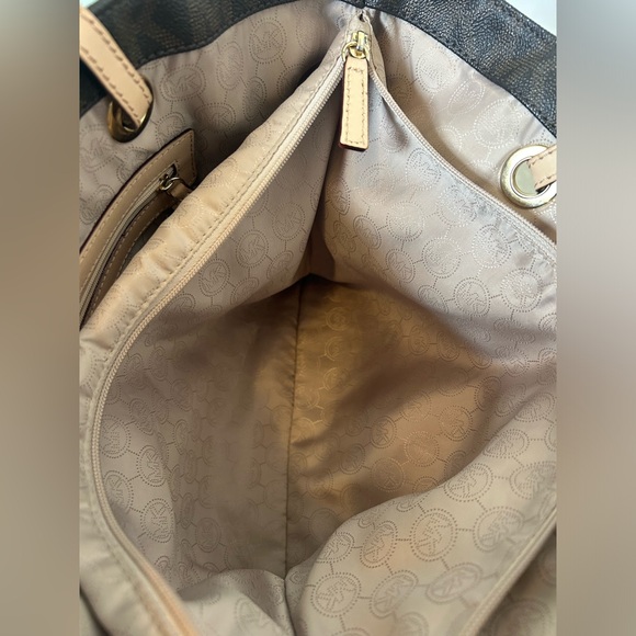 Michael Kors handbag - Picture 8 of 13